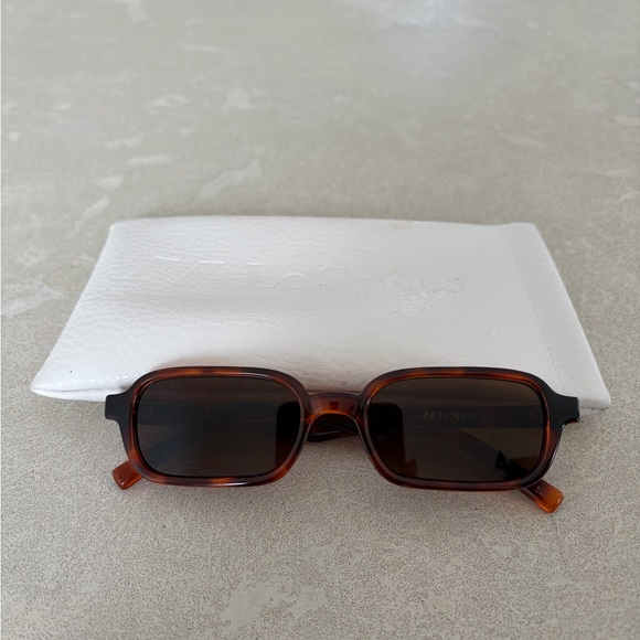 Le Specs Accessories - Le Specs Amber Sunglasses with White Case